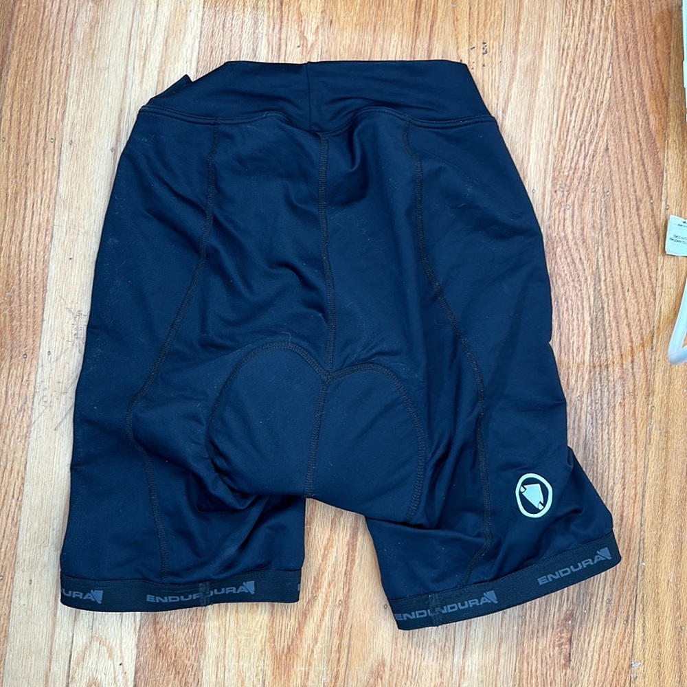 Women’s Endura Cycling Shorts - Picture 3 of 4
